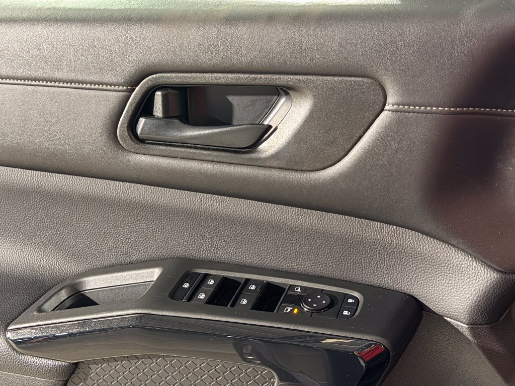 2024 Nissan Pathfinder S