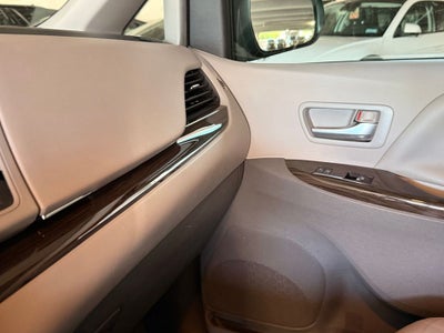 2017 Toyota Sienna XLE Premium 8 Passenger