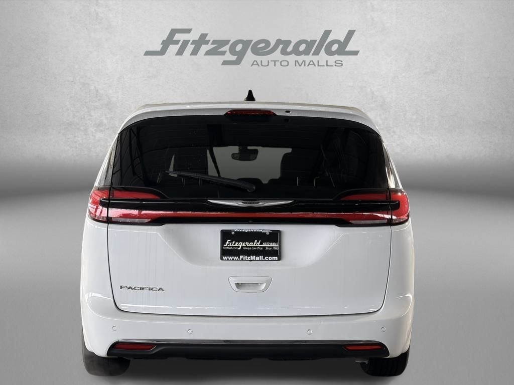 2024 Chrysler Pacifica Touring