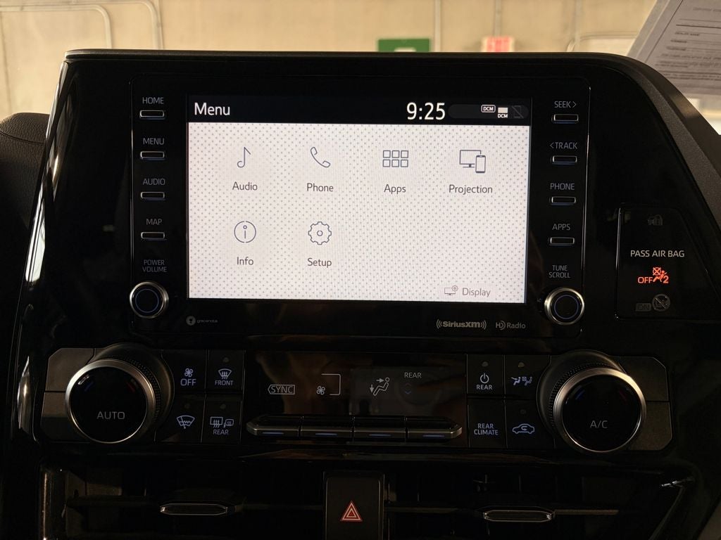 2021 Toyota HIGHLANDER LE