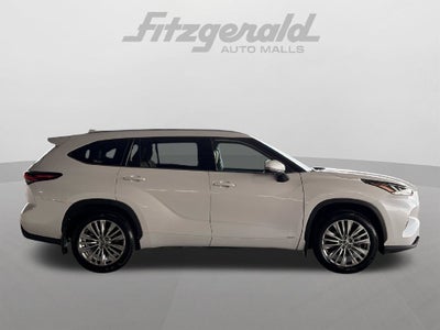 2025 Toyota Highlander Hybrid Platinum