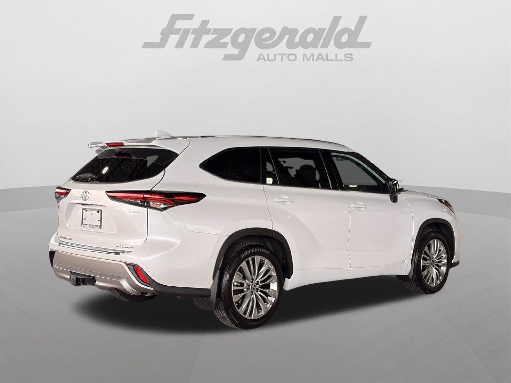 2025 Toyota Highlander Hybrid Platinum