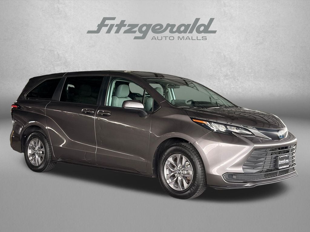 2024 Toyota Sienna LE 8 Passenger