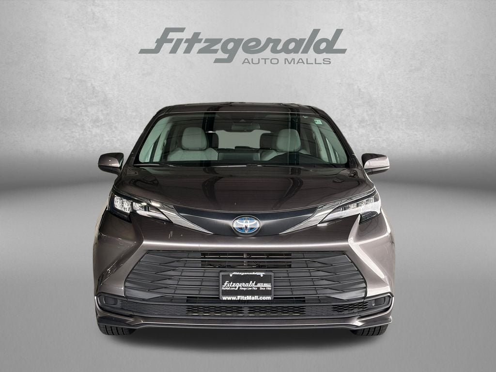 2024 Toyota Sienna LE 8 Passenger