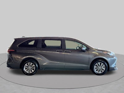 2025 Toyota Sienna LE 8 Passenger