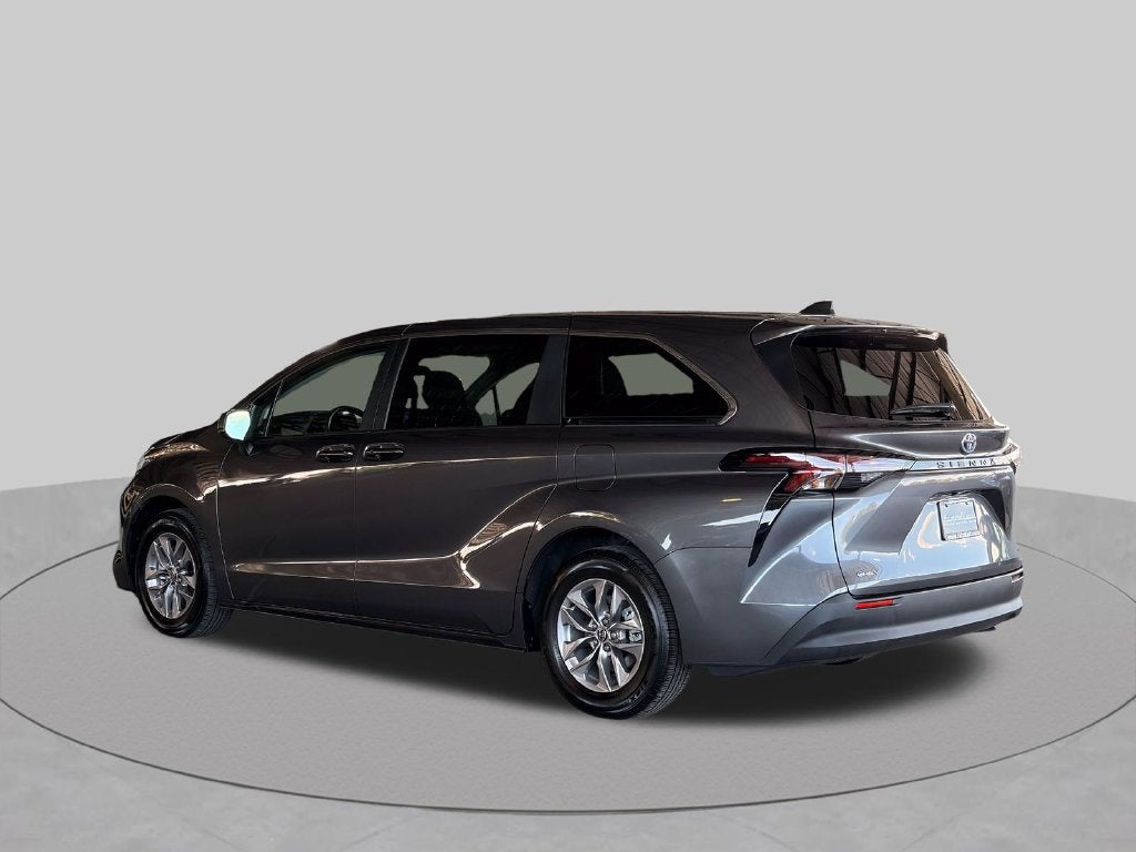 2025 Toyota Sienna LE 8 Passenger