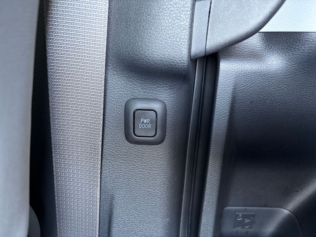 2025 Toyota Sienna LE 8 Passenger