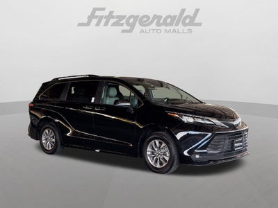 2026 Toyota Sienna XLE 8 Passenger