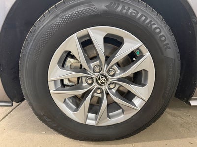 2022 Toyota SIENNA XLE XLE