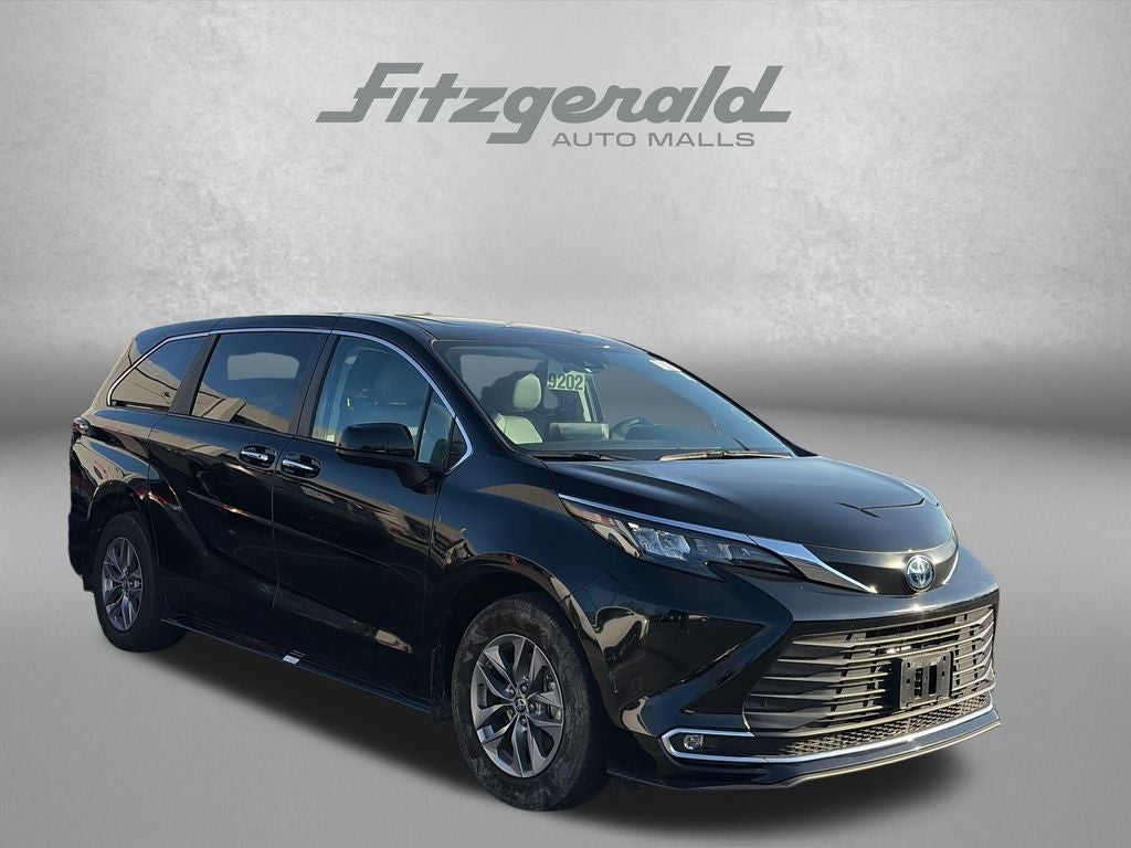 2024 Toyota SIENNA XLE XLE 8 Passenger
