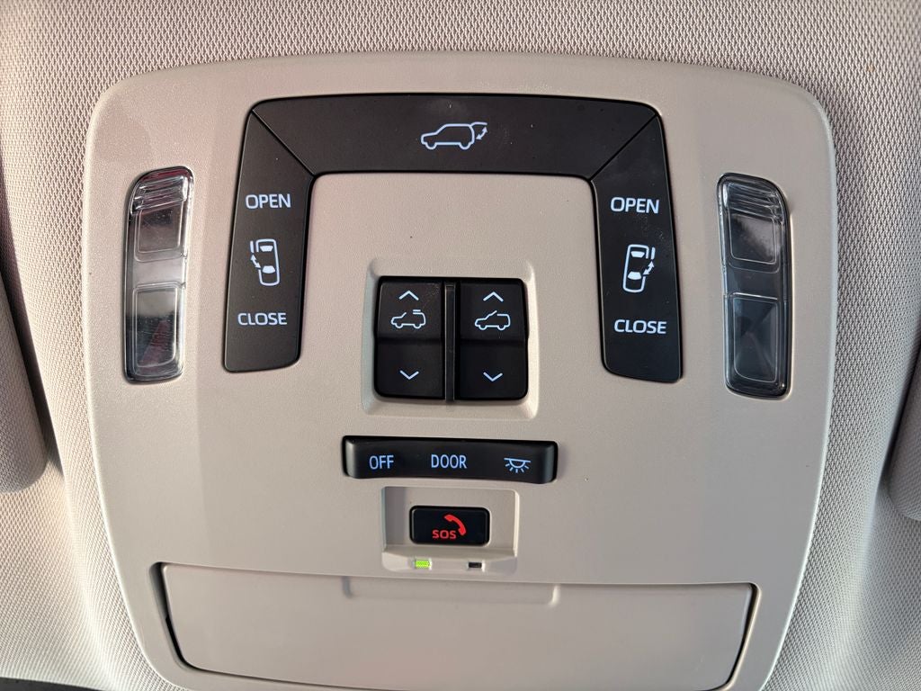 2024 Toyota SIENNA XLE XLE 8 Passenger