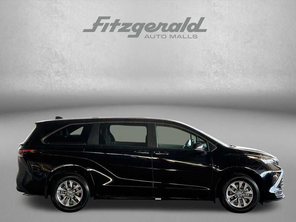2024 Toyota SIENNA XLE XLE 8 Passenger