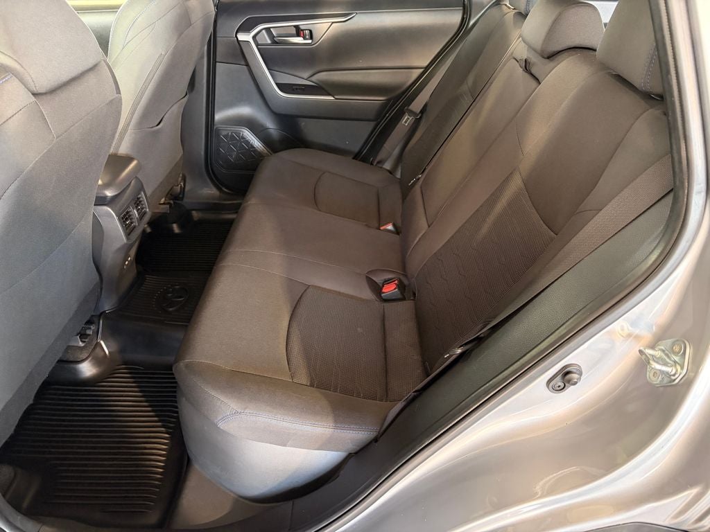 2022 Toyota RAV4 HYBRID SE