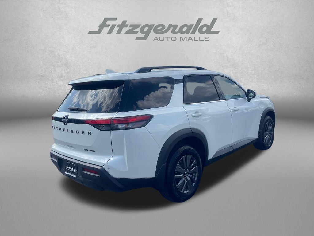 2024 Nissan Pathfinder SV
