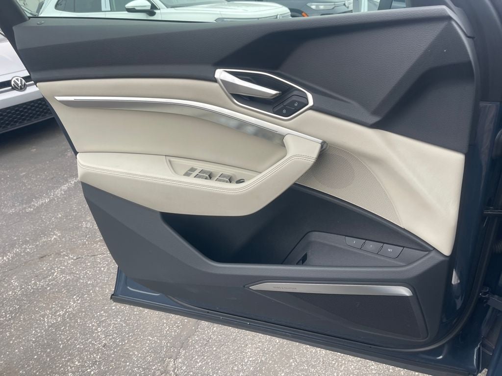 2024 Audi Q8 Sportback e-tron Premium Plus S line quattro