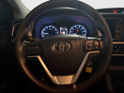 2019 Toyota Highlander LE
