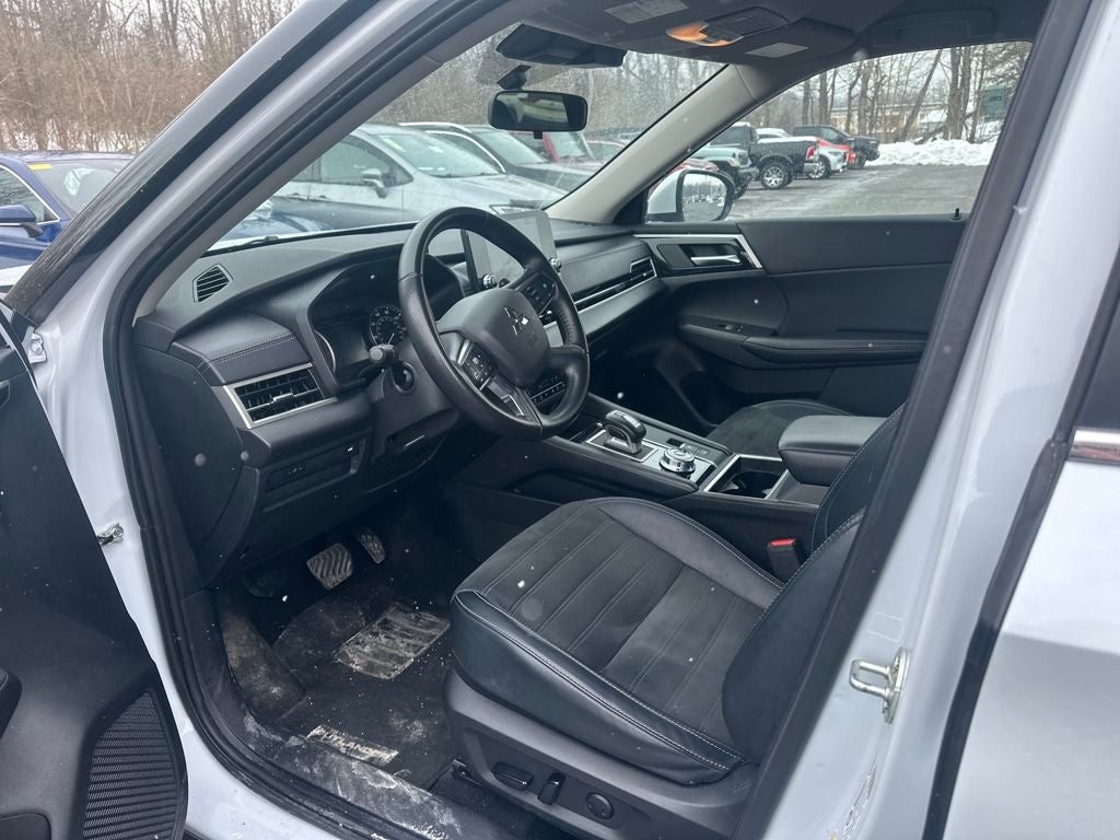 2024 Mitsubishi Outlander SE