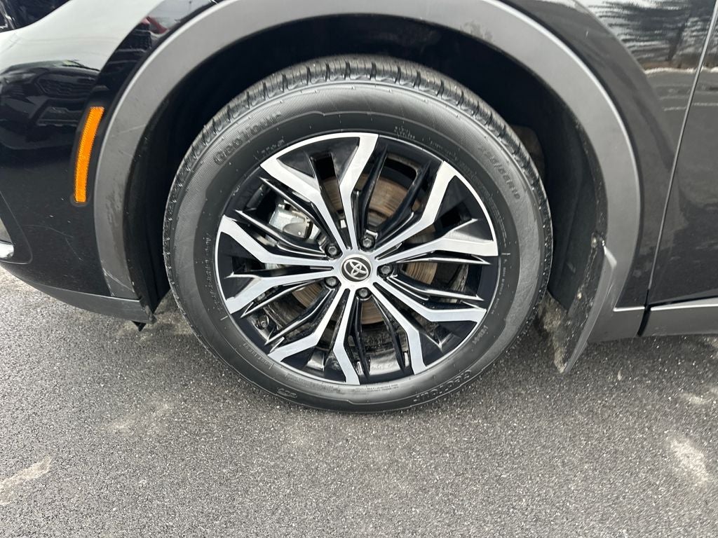 2024 Toyota CROWN XLE