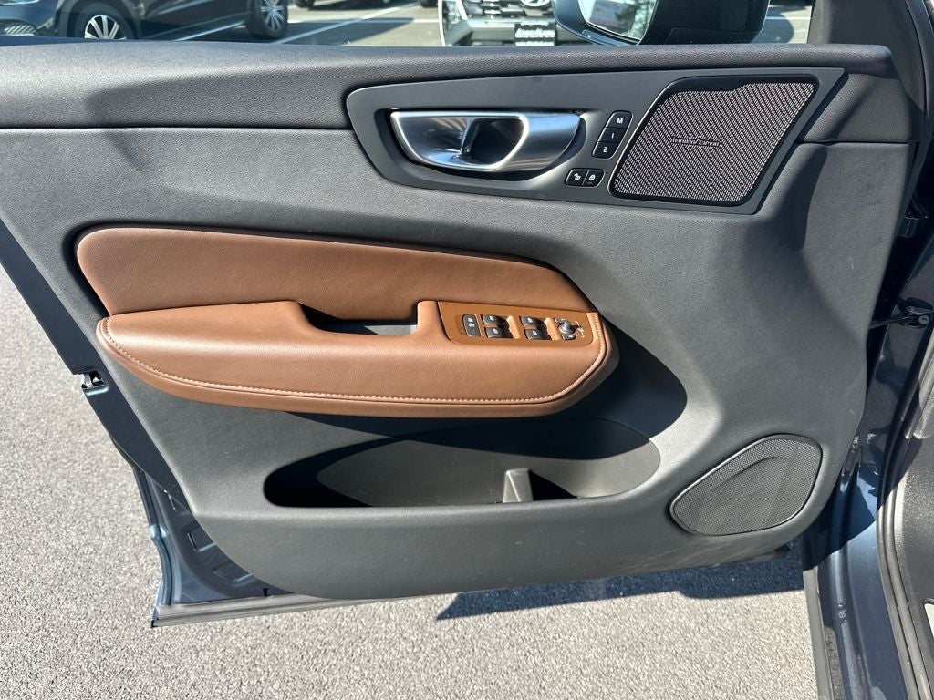 2024 Volvo XC60 B5 Plus Dark Theme