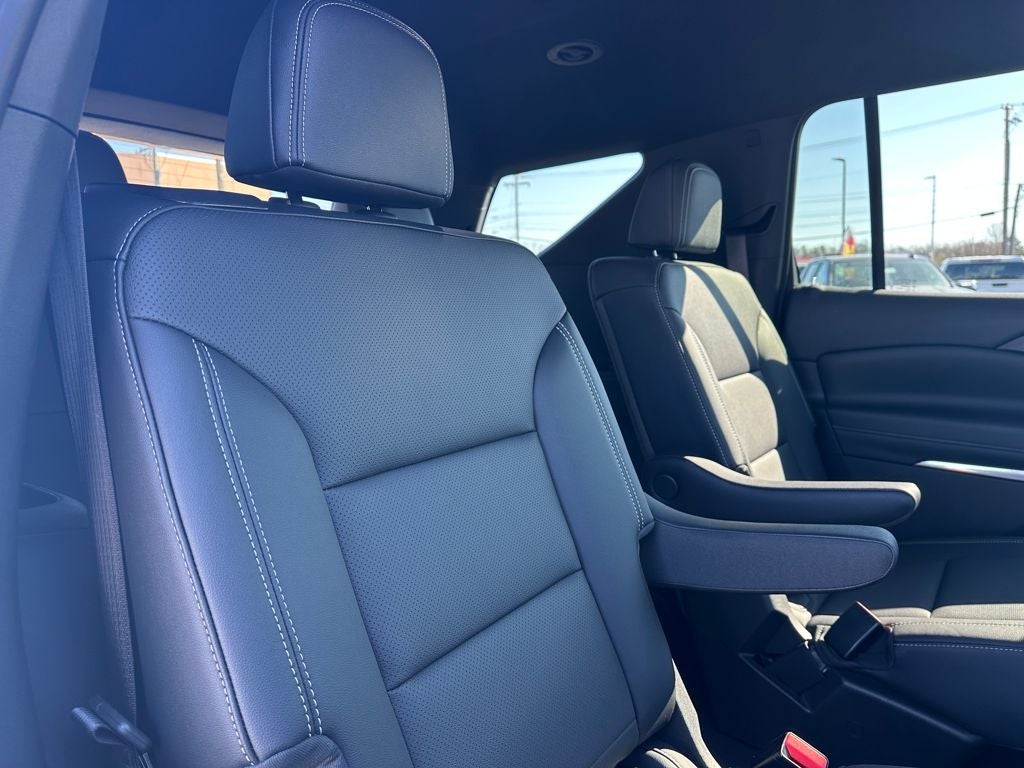 2025 Chevrolet Traverse AWD LT