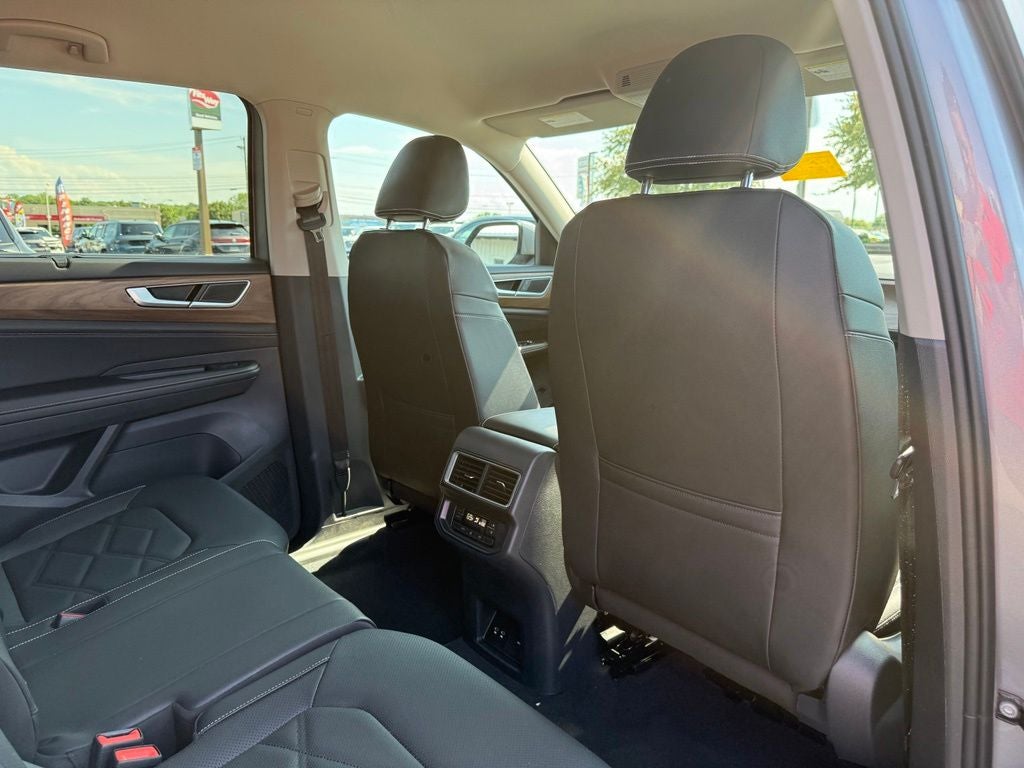 2026 Volkswagen Atlas SE with Technology