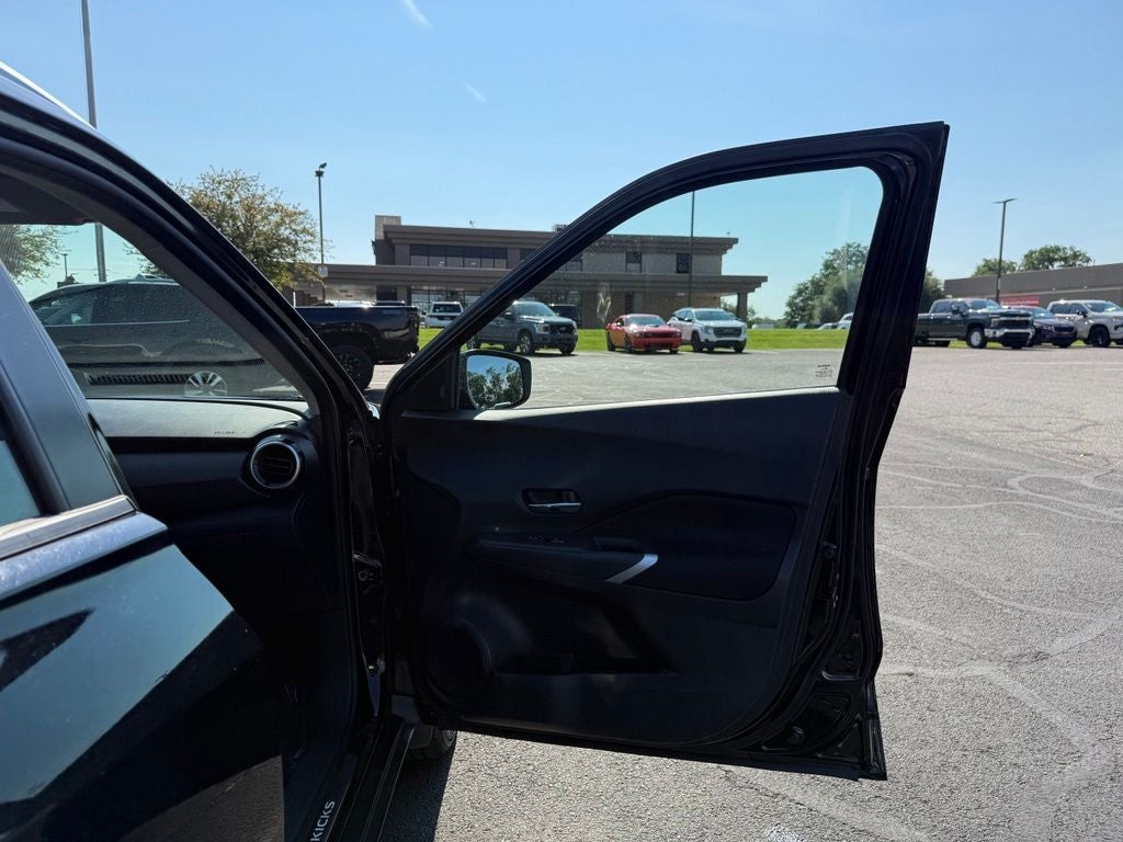 2023 Nissan Kicks SV Xtronic CVT