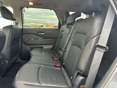 2025 Nissan Pathfinder SL 4WD