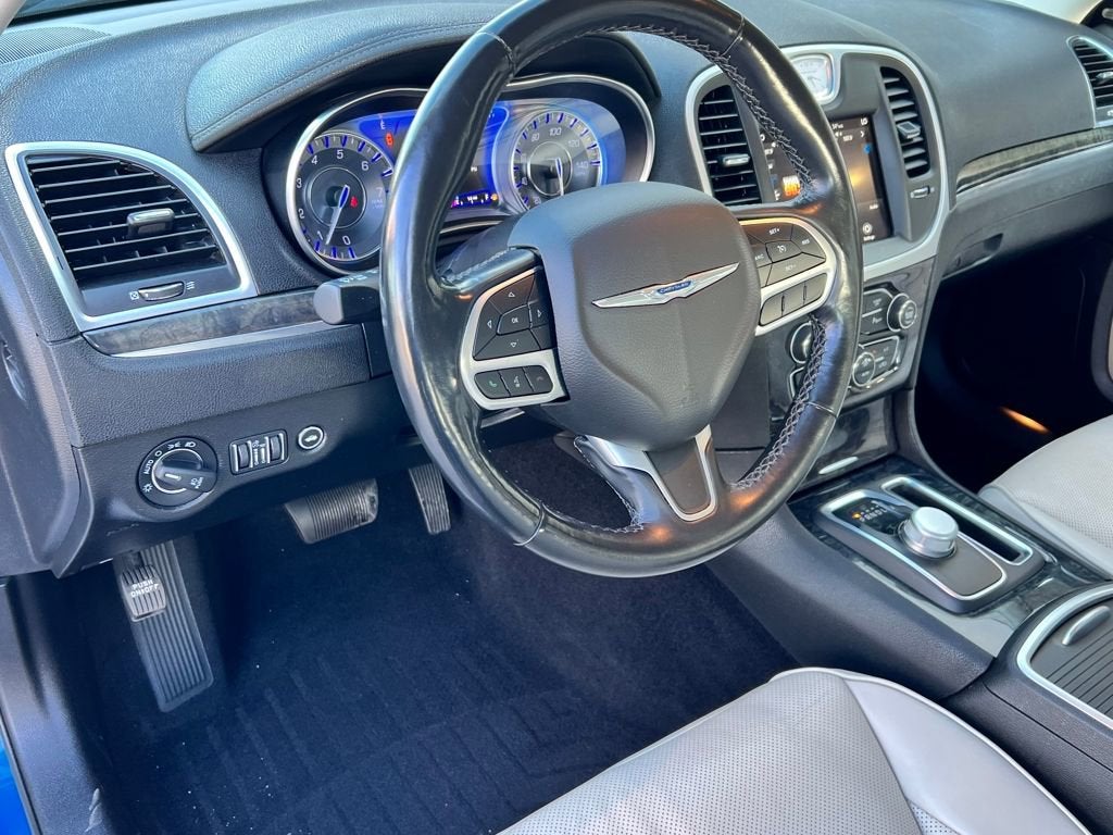 2022 Chrysler 300 Touring L