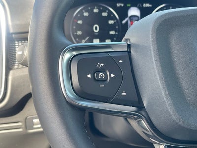 2022 Volvo XC40 R-Design