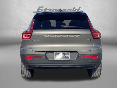 2022 Volvo XC40 R-Design