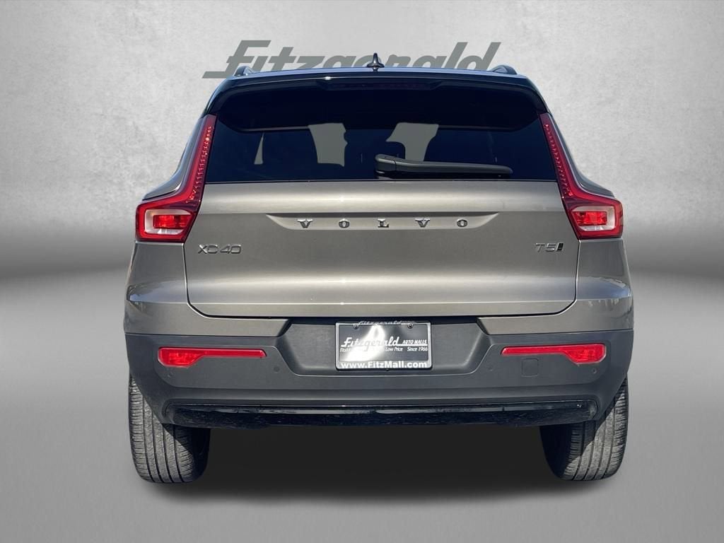 2022 Volvo XC40 R-Design