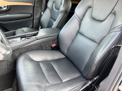2022 Volvo XC90 Momentum