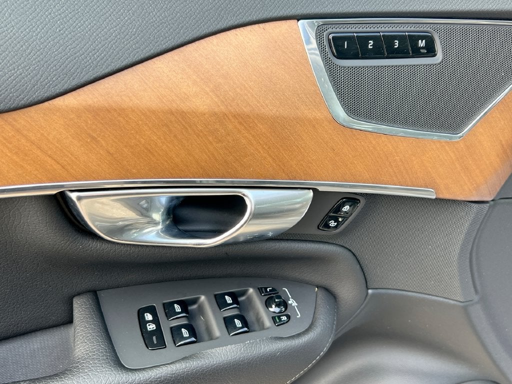 2022 Volvo XC90 Momentum