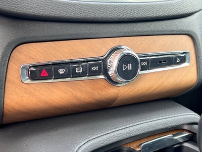 2022 Volvo XC90 Momentum