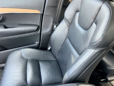2022 Volvo XC90 Momentum