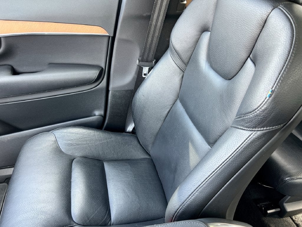 2022 Volvo XC90 Momentum