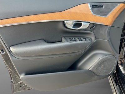 2022 Volvo XC90 Momentum
