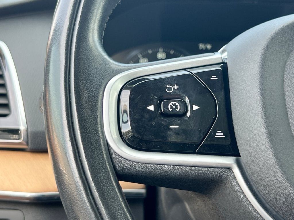2022 Volvo XC90 Momentum