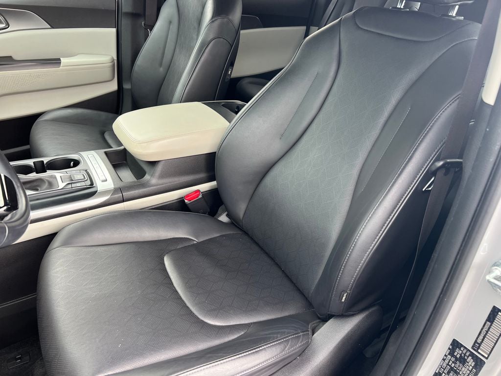 2023 Kia Carnival LX Seat Package