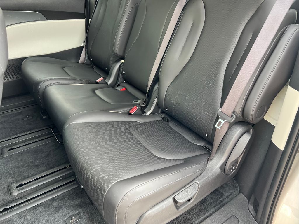 2023 Kia Carnival LX Seat Package