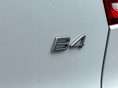 2023 Volvo XC40 Plus Bright Theme